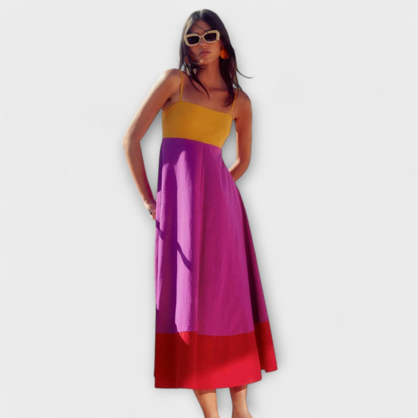 Vestido de tirantes de spaghetti con bloque de color